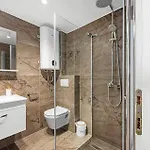 1 Bedroom Stunning In Apartment