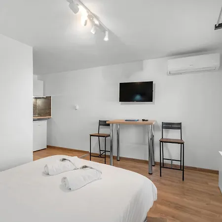 1 Bedroom In Apartament *