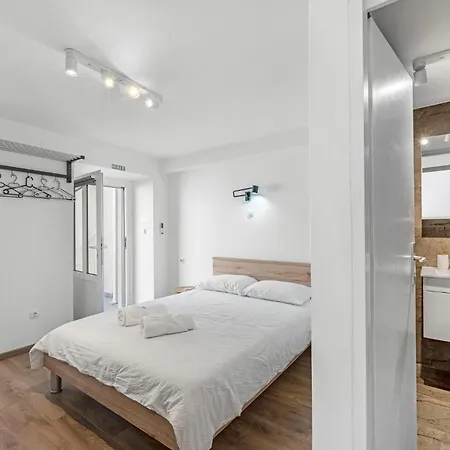 1 Bedroom Beautiful In Apartamento Vodice